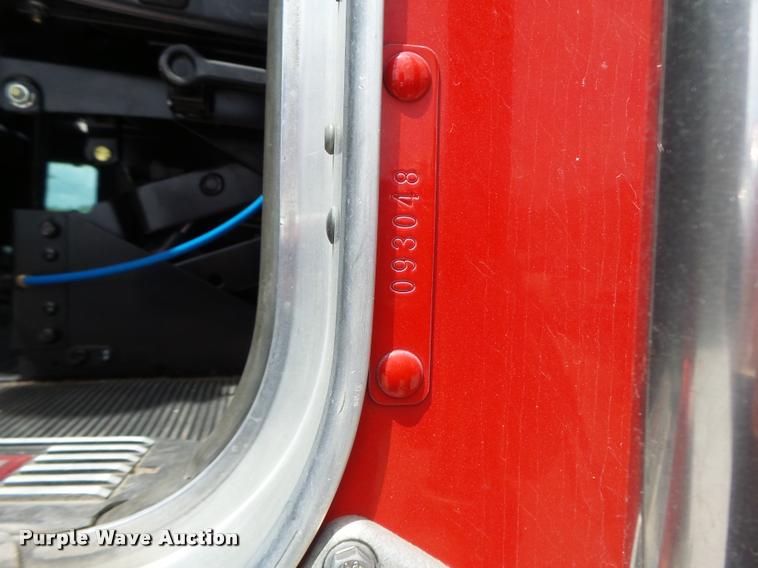 image for item DF9267 2007 Kenworth T600 semi truck