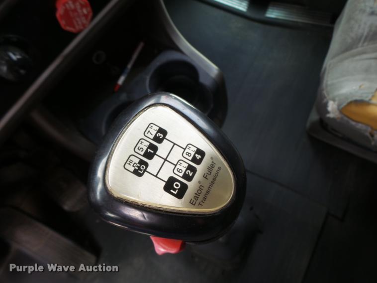 image for item DF9267 2007 Kenworth T600 semi truck