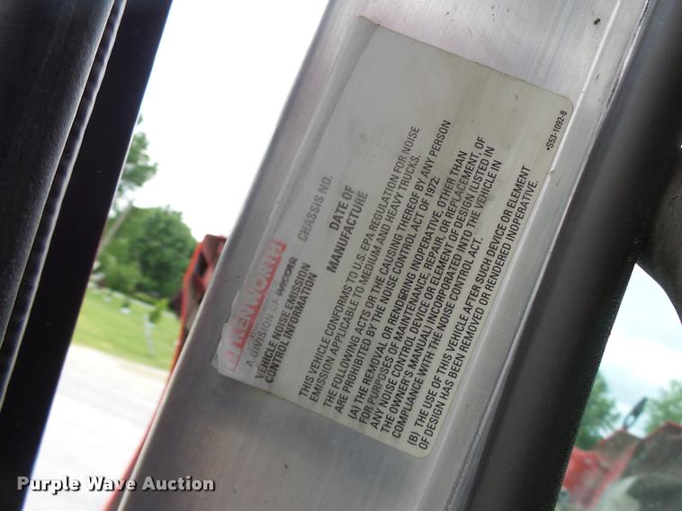 image for item DF9267 2007 Kenworth T600 semi truck