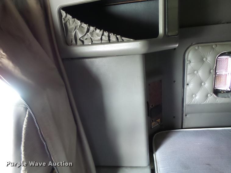 image for item DF9267 2007 Kenworth T600 semi truck