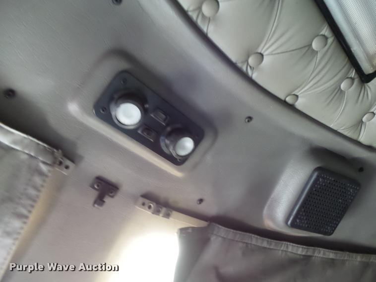 image for item DF9267 2007 Kenworth T600 semi truck