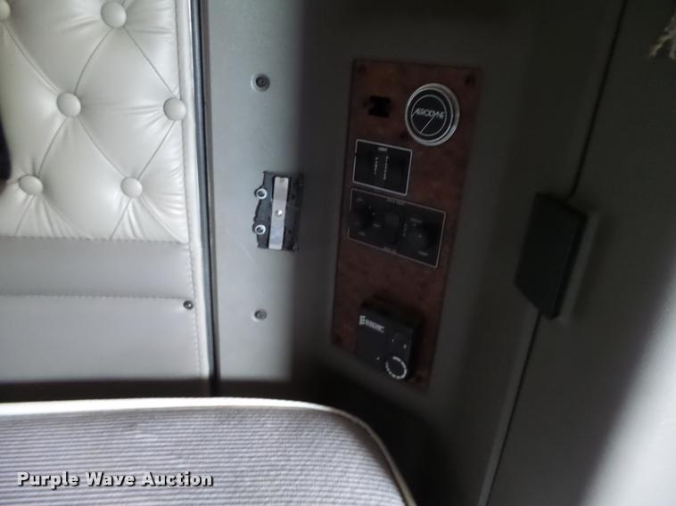 image for item DF9267 2007 Kenworth T600 semi truck