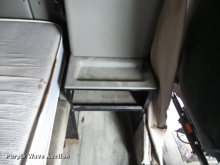 image for item DF9267 2007 Kenworth T600 semi truck