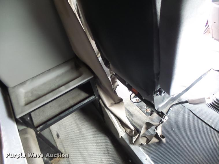 image for item DF9267 2007 Kenworth T600 semi truck