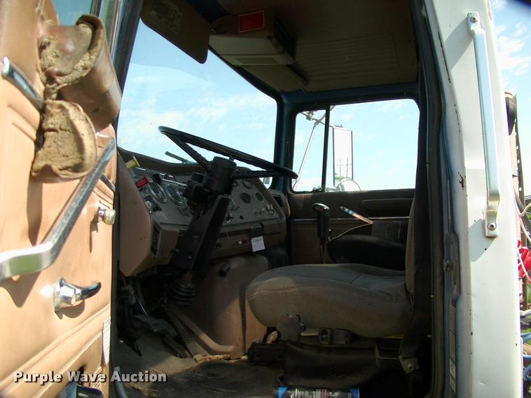 image for item DP9413 1996 Ford LTA9000 Aero Max semi truck