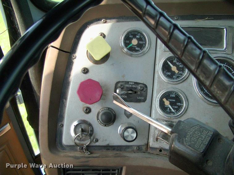 image for item DP9413 1996 Ford LTA9000 Aero Max semi truck