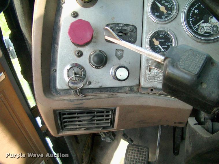 image for item DP9413 1996 Ford LTA9000 Aero Max semi truck