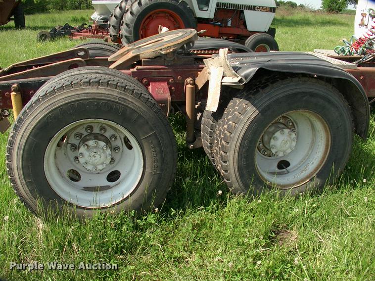 image for item DP9413 1996 Ford LTA9000 Aero Max semi truck