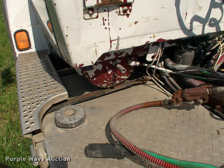 image for item DP9413 1996 Ford LTA9000 Aero Max semi truck