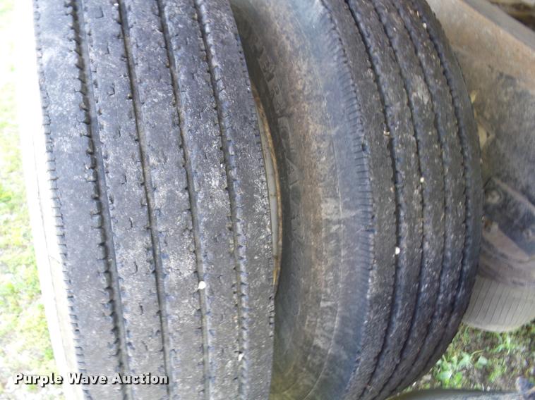 image for item J8619 1991 Freightliner FLA semi truck