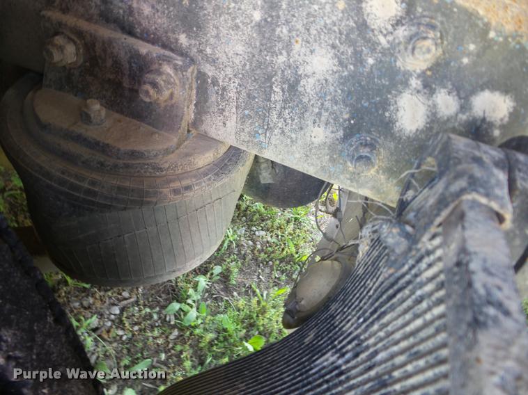 image for item J8619 1991 Freightliner FLA semi truck