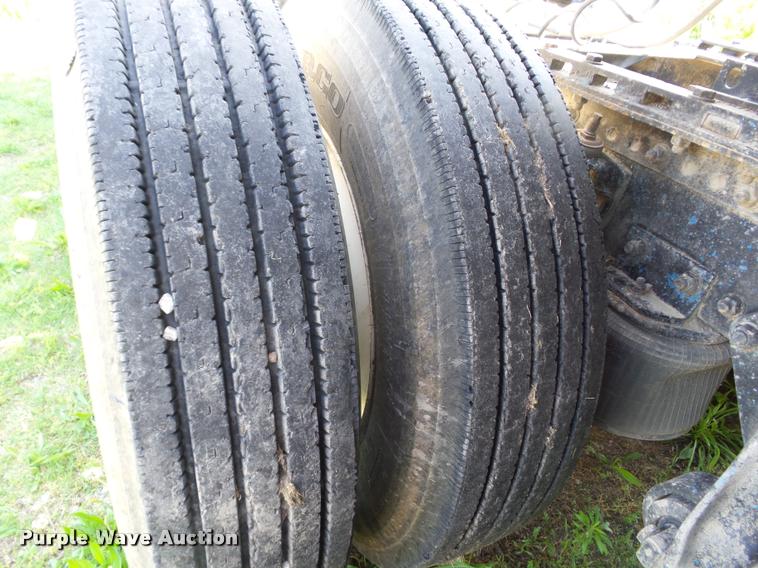 image for item J8619 1991 Freightliner FLA semi truck