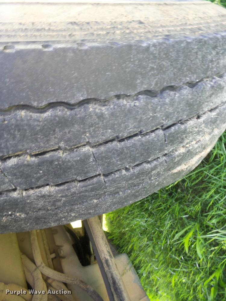 image for item J8619 1991 Freightliner FLA semi truck