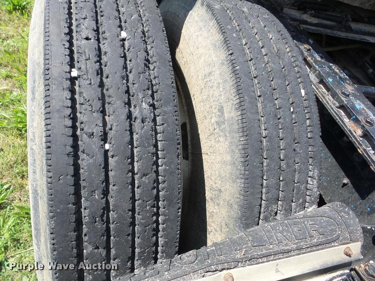 image for item J8619 1991 Freightliner FLA semi truck