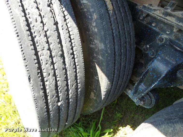 image for item J8619 1991 Freightliner FLA semi truck