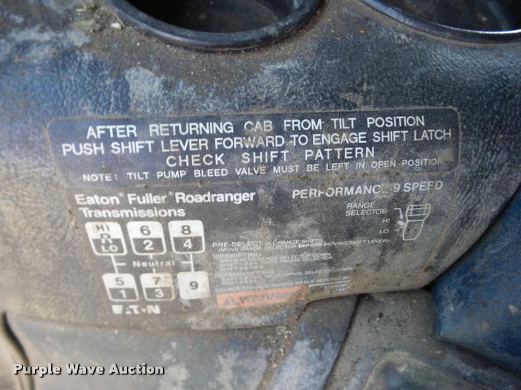 image for item J8619 1991 Freightliner FLA semi truck