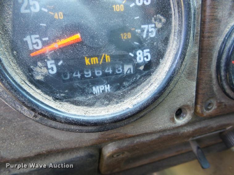 image for item J8619 1991 Freightliner FLA semi truck