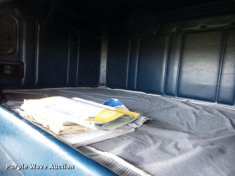 image for item J8619 1991 Freightliner FLA semi truck