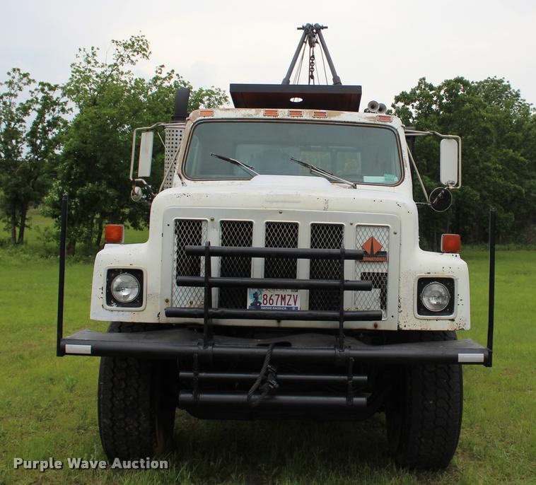 image for item L3150 1979 International F2574 winch truck