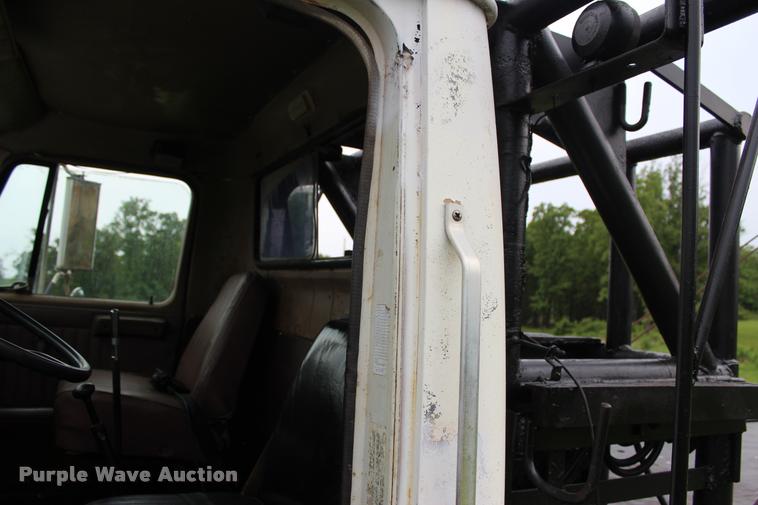 image for item L3150 1979 International F2574 winch truck