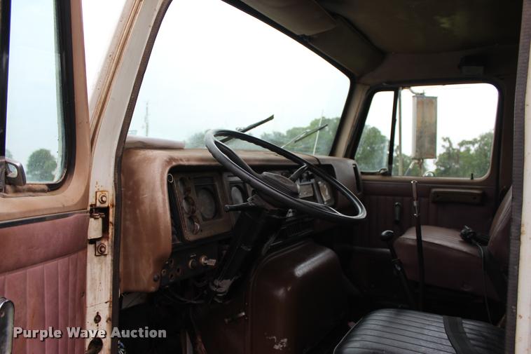 image for item L3150 1979 International F2574 winch truck