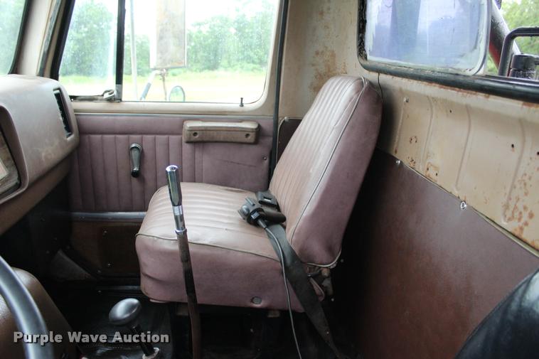 image for item L3150 1979 International F2574 winch truck