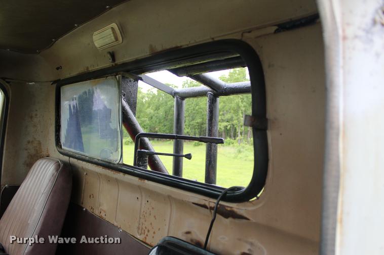 image for item L3150 1979 International F2574 winch truck