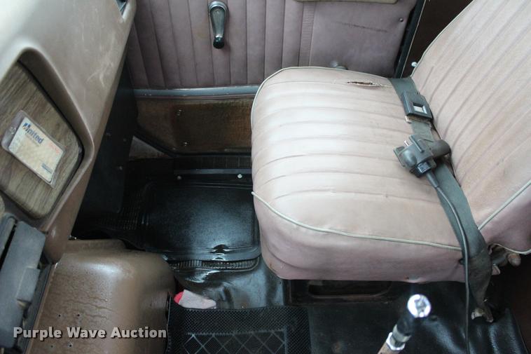 image for item L3150 1979 International F2574 winch truck