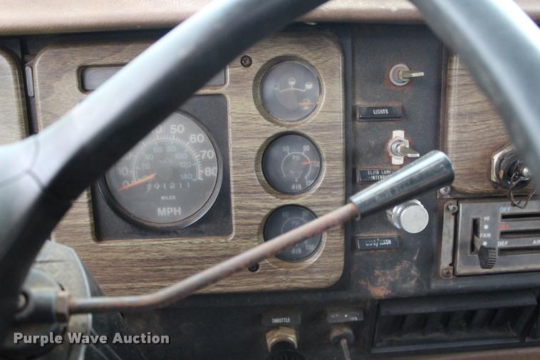 image for item L3150 1979 International F2574 winch truck