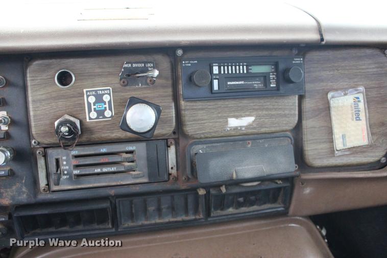 image for item L3150 1979 International F2574 winch truck