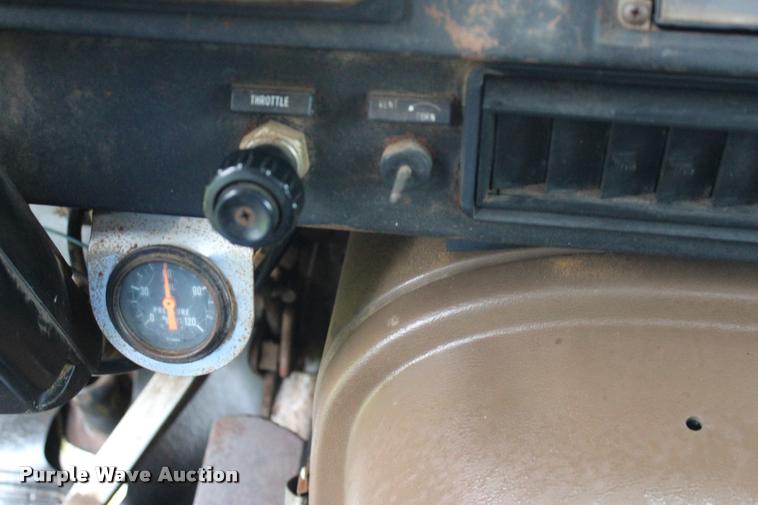 image for item L3150 1979 International F2574 winch truck