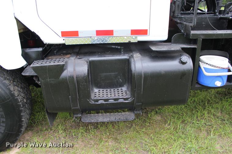 image for item L3150 1979 International F2574 winch truck