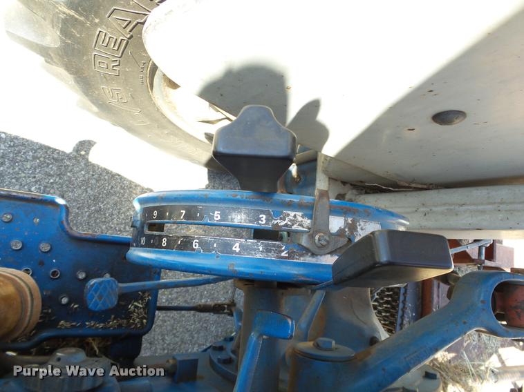 image for item AP9252 1979 Ford 3600 tractor