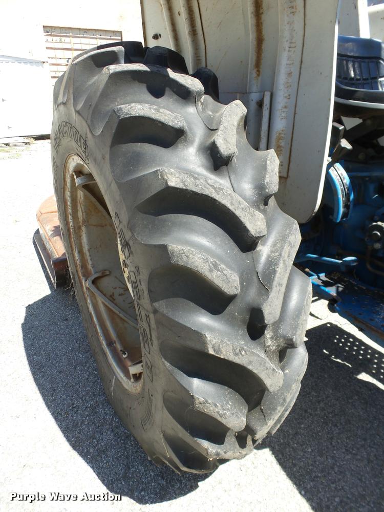 image for item AP9252 1979 Ford 3600 tractor
