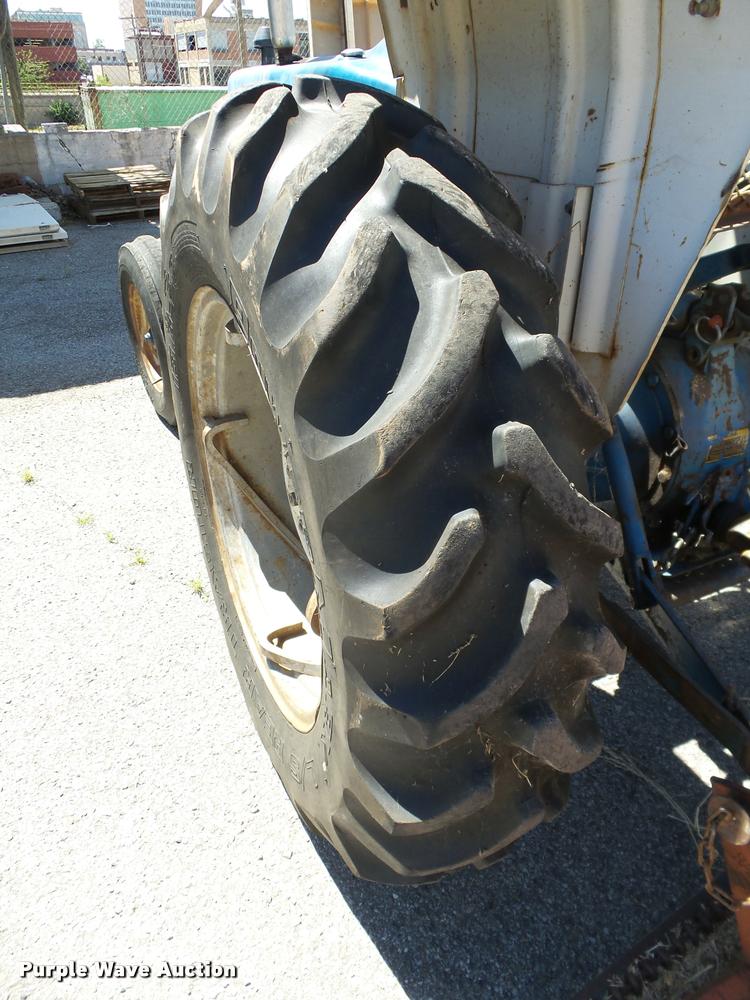 image for item AP9252 1979 Ford 3600 tractor