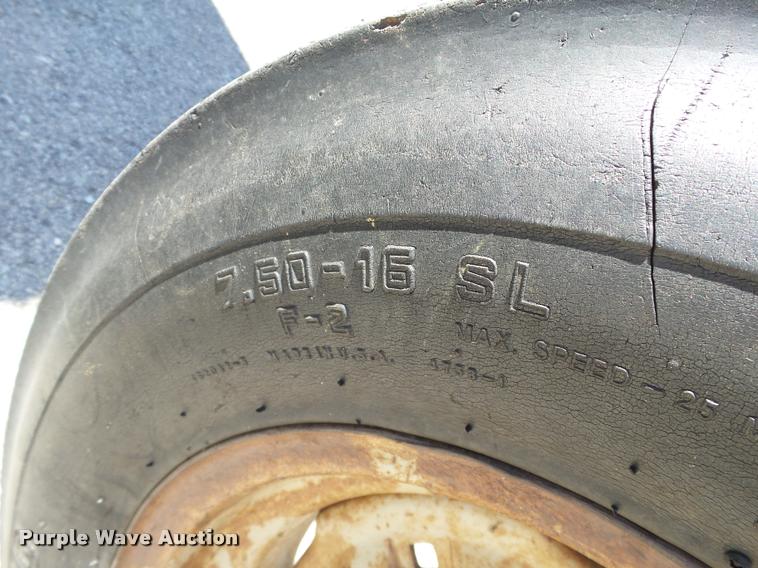 image for item AP9252 1979 Ford 3600 tractor