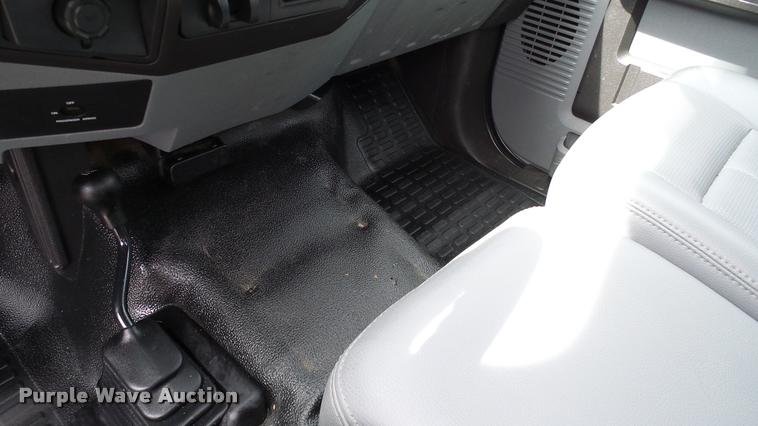 image for item DA6199 2011 Ford F250 Super Duty XL pickup truck