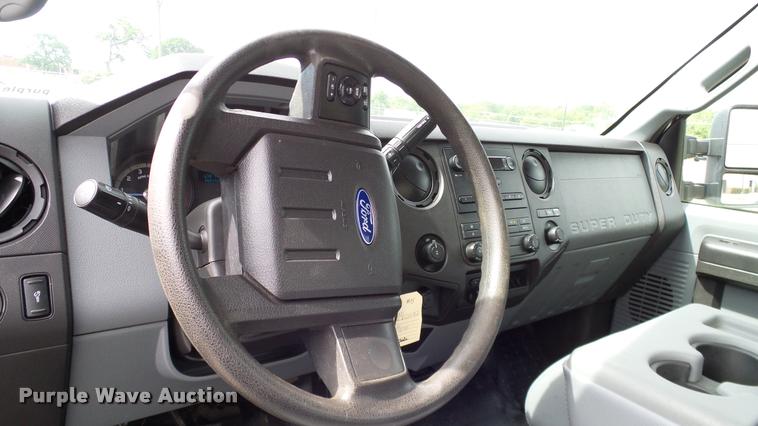 image for item DA6199 2011 Ford F250 Super Duty XL pickup truck