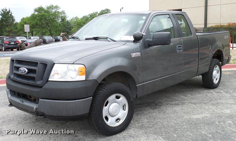 image for item DA6200 2005 Ford F150 XL SuperCab pickup truck