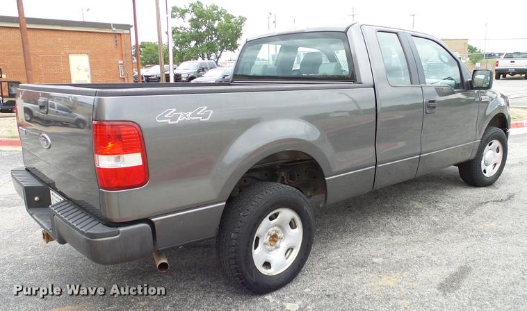 image for item DA6200 2005 Ford F150 XL SuperCab pickup truck