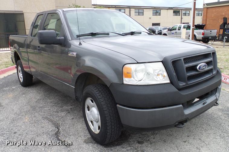 image for item DA6200 2005 Ford F150 XL SuperCab pickup truck