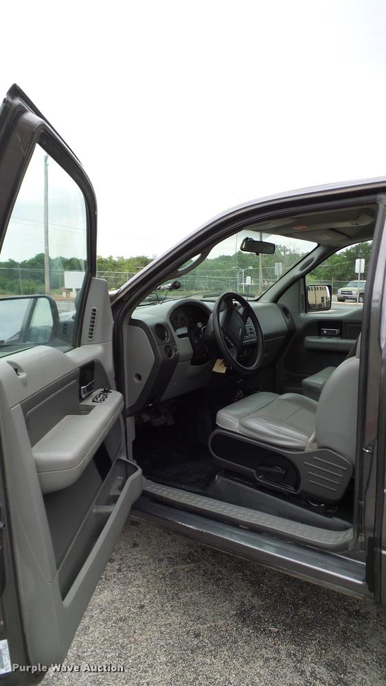 image for item DA6200 2005 Ford F150 XL SuperCab pickup truck