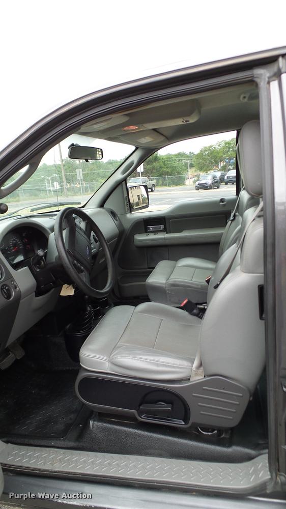 image for item DA6200 2005 Ford F150 XL SuperCab pickup truck