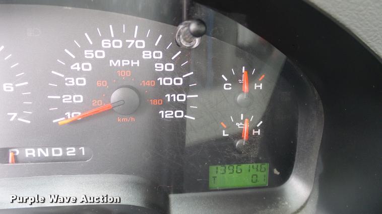 image for item DA6200 2005 Ford F150 XL SuperCab pickup truck