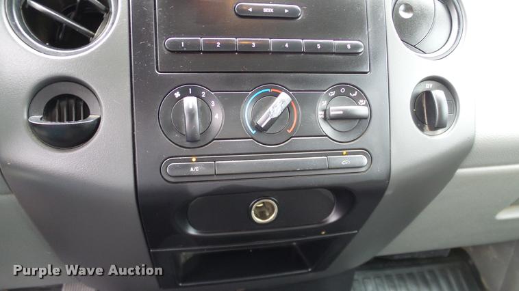 image for item DA6200 2005 Ford F150 XL SuperCab pickup truck