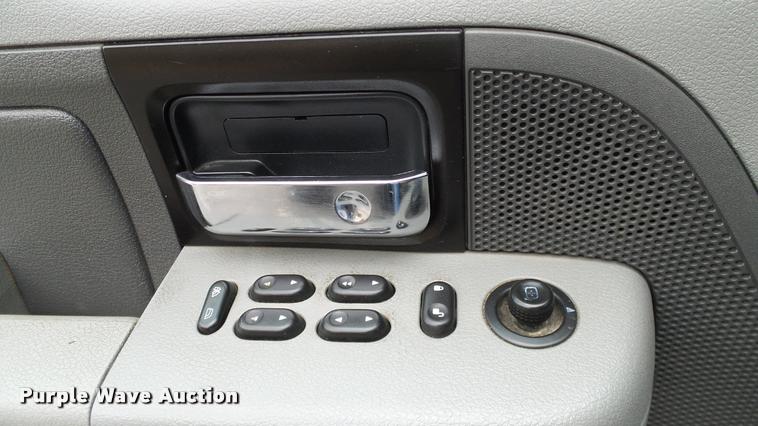 image for item DA6200 2005 Ford F150 XL SuperCab pickup truck