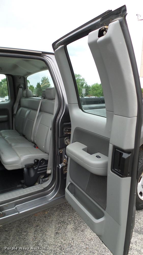 image for item DA6200 2005 Ford F150 XL SuperCab pickup truck