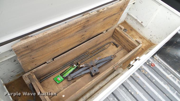 image for item DA6200 2005 Ford F150 XL SuperCab pickup truck