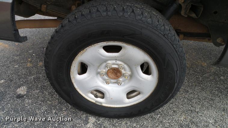 image for item DA6200 2005 Ford F150 XL SuperCab pickup truck