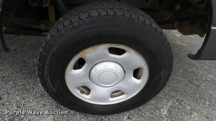 image for item DA6200 2005 Ford F150 XL SuperCab pickup truck